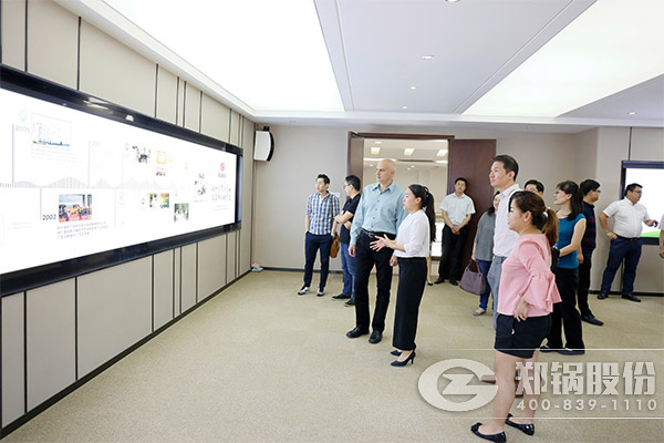 Google高层向导一行到访尊龙集团