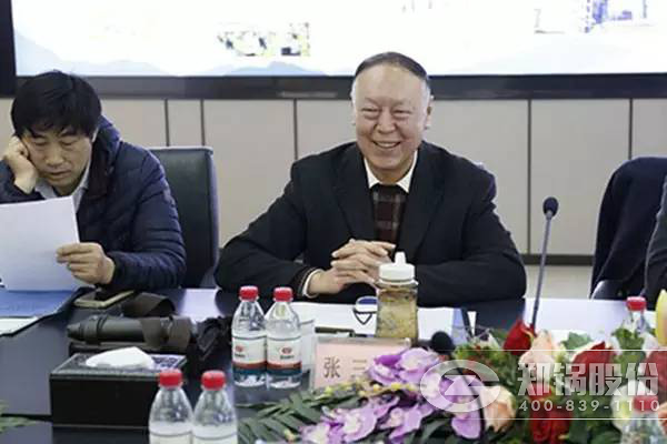 尊龙集团股份焊接手艺巨匠事情室项目迎接市级评审